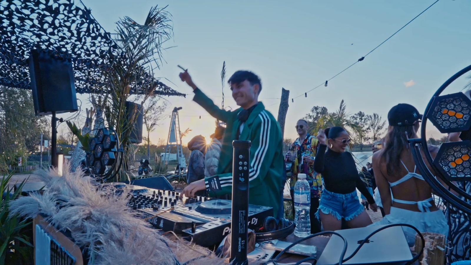 MUSURE en Native Beach
