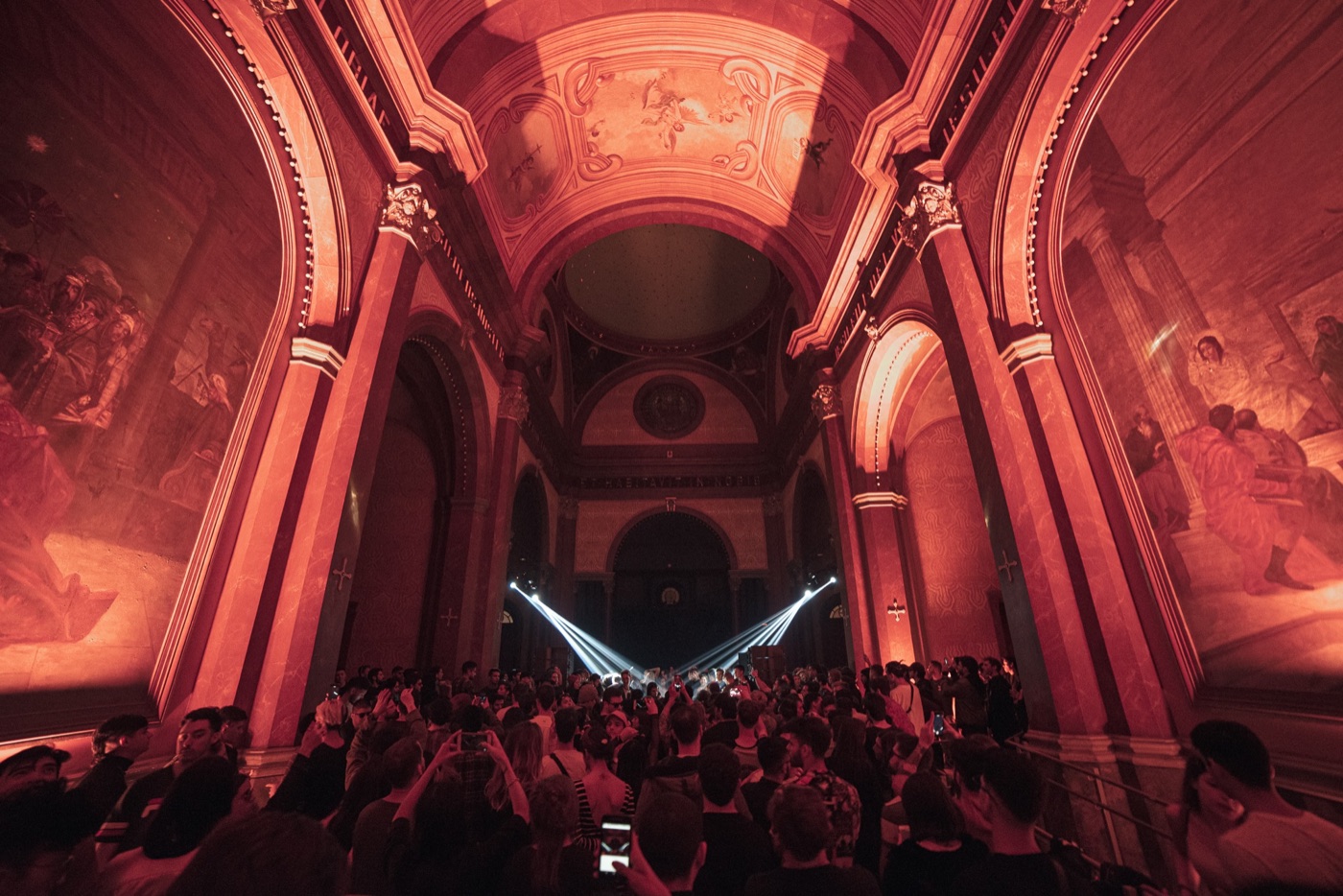 MUSURE Presents en una capilla